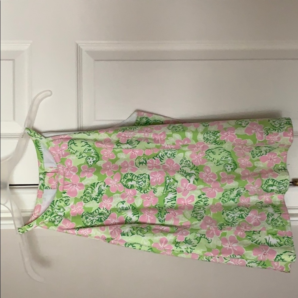 Sleeveless halter style blouse